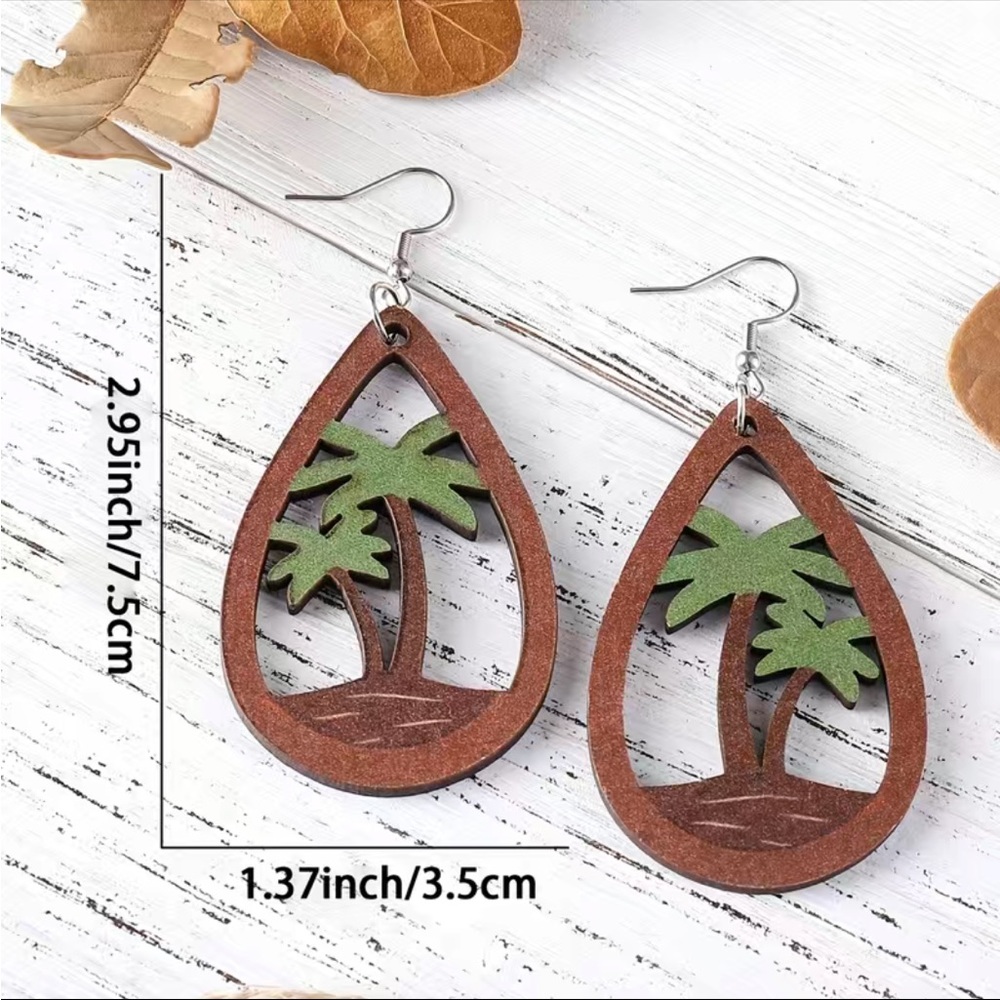 NEW Wood Palm Tree Teardrop hook dangle Earrings. - Picture 3 of 3
